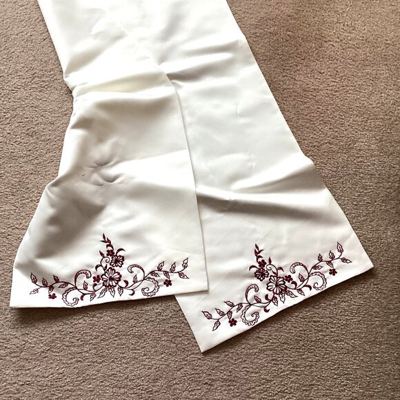 White Wedding Christening Rectangle Table Runner Red Embroidery Beads Linens - Picture 2 of 3